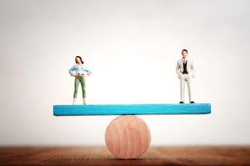 50代の父は「私が30代のころは給料が安かったから今の世代は恵まれている」と言っていました。物価も上昇しているので差はあまりないと思うのですが…