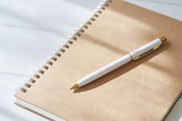 【ストレス解消】ジャーナリングって何を書けばいいの？おすすめ方法と便利アプリ3選