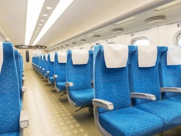 「新幹線隣席ガチャ」で大ハズレ！ “トンデモ外国人”に遭遇した人々の悲劇【鉄道専門家解説】
