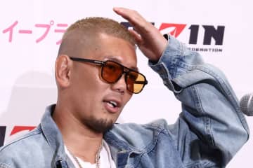 【ＲＩＺＩＮ】皇治が〝金髪丸刈り〟を披露　グラサン光らせ「ＬＤＨに入社したんす」