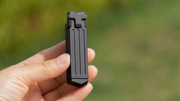 スマホと一緒に持ち歩く？ USBドライブ搭載のチタン合金製マルチツール「TiBoost」