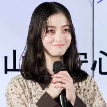 橋本環奈、ヘリコプター内で笑顔を見せた番組オフショットに反響「ビジュアル最高」「かわいいの天才」