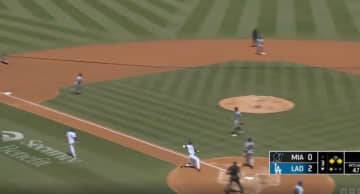 もうワケわからん！ 大谷翔平の足で“まさかの光景”「なんで？」「速すぎw」相手野手が呆然… とんでもないスピードで“爆速生還”