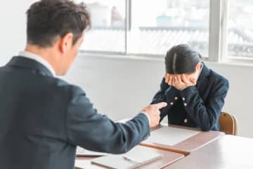 「ポニテ禁止」は興奮するから？「下着は白」か服をめくって？ 狂ったブラック校則が消えない理由