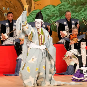 八代目尾上菊五郎＆六代目尾上菊之助　襲名披露興行スタート　共演の坂東玉三郎「華やかな舞台となりますよう勤めたい」