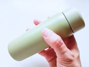 飲み物用だけじゃない！「ミニ水筒」の便利すぎる使い道。1個あると重宝しますよ♡