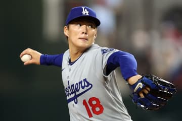 山本由伸ヒヤリ　171キロ弾丸ピッチャー返し…月間MVP男の好守炸裂
