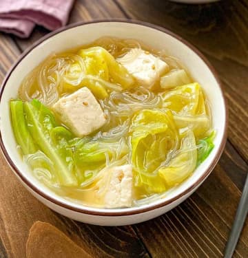 しっかりお腹を満たす♪「豆腐と春雨のスープ」