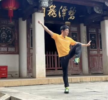俳優ニッキー・ウーが少林寺で修行中？アスリートの実力は衰え知らず