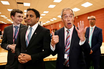 英地方選、反移民の右派が大勝へ　二大政党を圧倒