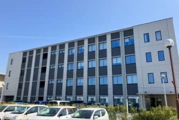 「ガールズバー」通いで借金→生徒の受験料10万円を横領した高校講師　発覚を恐れて重ねた杜撰な犯行