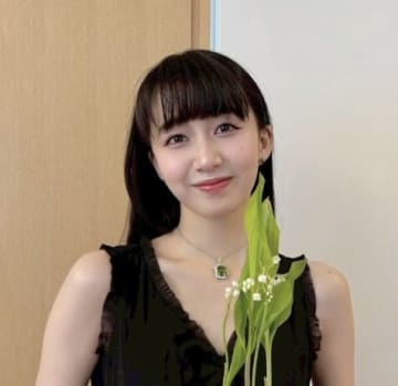 「ガラス越しに"キムタク"？！」人気モデルの誕生日写真にまさかの人影　ガラスの写り込みにネット騒然