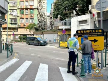 マカオ、週次の歩行者による道路横断違反の検挙数が12週連続3桁に