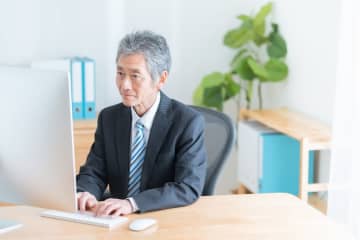 高齢者の多くは「貯金を取り崩しながら」生活している!? 65歳以降も働き続けている人はどれくらいいるの？