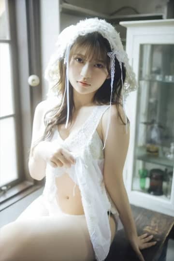 #Mooove!・石原さき、白と黒の衣装で美ボディ披露「B.L.T.」アザーカット7点公開