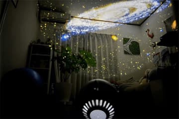 今夜は宇宙を旅しよう、4Kレンズを備えた家庭用プラネタリウム「DREAM STAR」