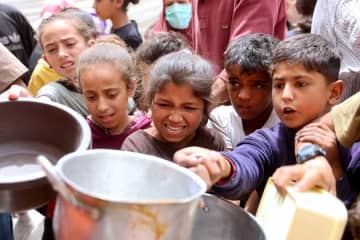 イスラエルのガザ完全封鎖、「全く受け入れられない」とアイルランド外相。飢餓に襲われるパレスチナの子どもたち