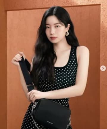 「580,000いいね超！」TWICEダヒョン、透明感溢れる春コーデに世界中が魅了「まるで絵画のよう」