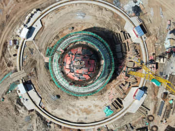 奇台電波望遠鏡、中央タワーの建設が最終段階へ　中国新疆ウイグル自治区
