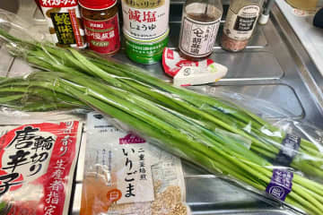 リュウジ氏の「ニラの醤油漬け」がうますぎる　納豆と合わせたら反則級だった