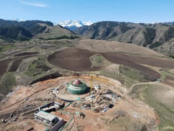 奇台電波望遠鏡、中央タワーの建設が最終段階へ　中国新疆ウイグル自治区