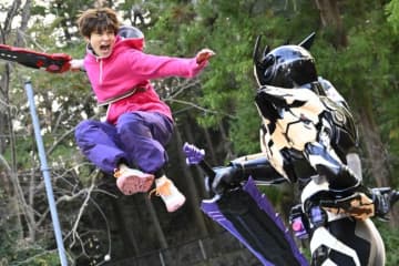 『仮面ライダーガヴ』第33話「一撃必殺！！オーバーガヴ！」、ゴチゾウの力を集結した「ゴチポッド」でガヴが新フォームに