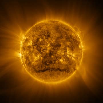 圧倒的な光景　欧州探査機が見た太陽の姿【今日の宇宙画像】