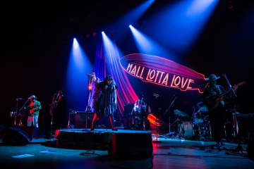 【ライブレポート】EGO-WRAPPIN'、全国ツアー＜HALL LOTTA LOVE＞追加公演に至福の空間「じーんときてるんです」
