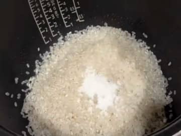 『究極の塩むすび』の作り方　ご飯を炊く時に…「これならおかずいらない」