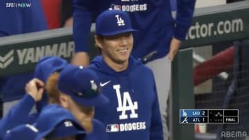 「ほんとお疲れ」山本由伸、中断ゲームで勝利に「ほっ」 ぐったり笑顔でチームメイトに労われる…中継カメラが捉えた一コマ