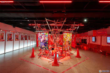 アニメ「〈物語〉シリーズ」とイラストレーター・Mika Pikazo氏のコラボPOP-UP「ENCOUNTER 遭遇」が本日よりアキバCOギャラリーで開催！