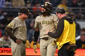 球場悲鳴「ふざけるな」　“大谷ライバル”に150キロ直撃…腫れあがった左腕にファン「マジかよ」