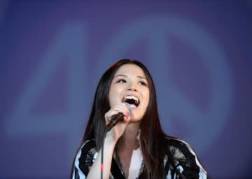 Superfly越智志帆、自宅の畑で育ったてんこ盛りの野菜を公開➡︎「根っこが素敵」「立派なお野菜」と絶賛の声