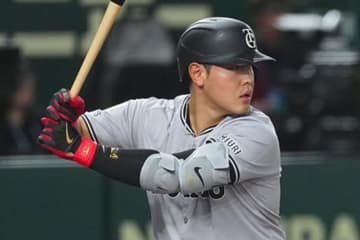 巨人戦で珍事、岡本の二塁打が“消滅”…一瞬ベース離れアウトに　リプレー検証で判定覆る