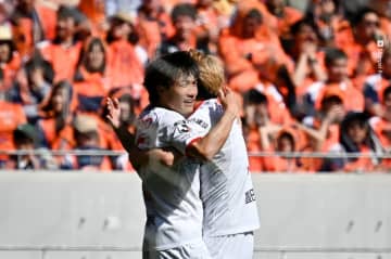 名古屋、3発完勝でアウェイ初勝利！…清水は11年ぶり4連勝ならず