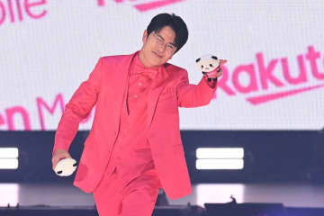 【ガールズアワード】藤森慎吾がピンクスーツで登場　娘の携帯は「２５歳くらいまで持たせない」
