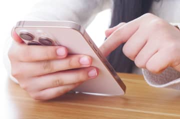 スマホの動作が遅い…買い替えるべき？使い続けるか迷ったときのチェックリスト