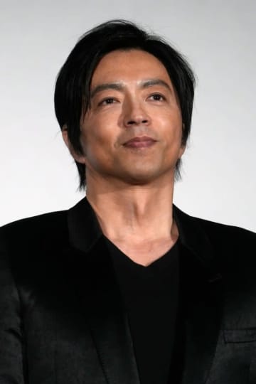 大沢たかお、大自然を楽しむショット公開⇒「どうしても筋肉に目が…」「また腕太くなりました？」ファン悶絶