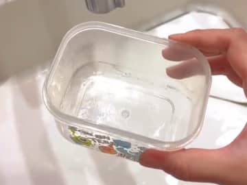 カレーを入れる前に…　母が教える『タッパー』の裏技に「これからそうする！」