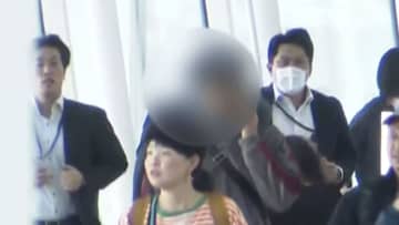 【判明】待ち構えていた数人の捜査員が走って追いかけ任意同行　岡﨑彩咲陽さんの元交際相手の男性アメリカから1人で帰国　まもなく逮捕状請求へ