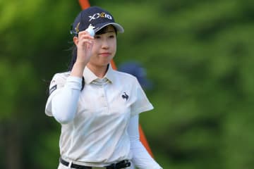 復活Vへ菅沼菜々が首位浮上 ツアー未勝利の仲村果乃も並走