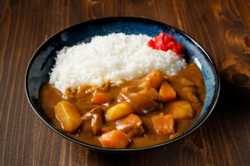 4人家族でカレーを「手作り」するのと1人前「150円」の「レトルトカレー」では、どちらが安上がりでしょうか？
