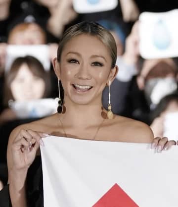 倖田來未「前髪ニョロニョロ」イメチェン姿に反響「オシャレ」「似合うのはくみちゃんやからやねーっ」