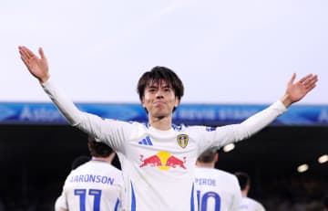 田中碧所属のリーズが後半ATの逆転勝利で勝ち点100で並ぶ中で2部優勝！ 日本人3選手がイングランド1部〜3部まで優勝に貢献【チャンピオンシップ】