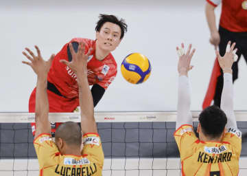 バレー大阪M、連勝で初代女王　SVリーグ決勝