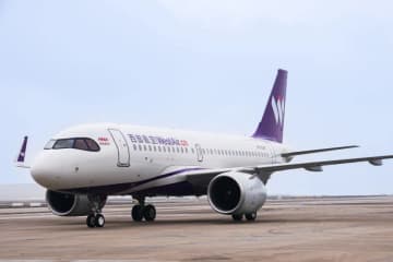 女性客室乗務員が機内でスクラッチくじを売る＝ネット「暇つぶしに買ってしまいそう」―中国