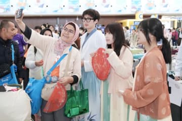 天津港にクルーズブーム 外国人観光客2000人超が到着