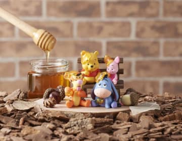 はちみつをたっぷり被ったプーさんたちのガチャフィギュアが5月中旬発売