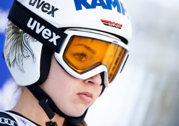 「完熟ボディが来た！」ドイツ美女ジャンパーが披露した“Ｋ点超えビキニ”姿にファン悶絶！「もはや神々しい」「脱いだらスゴかった」