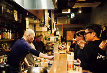 「大阪を満喫するなら、この立ち飲みへ行け！」関西のタウン誌編集長がリアルに通う、難波の最旬酒場4軒